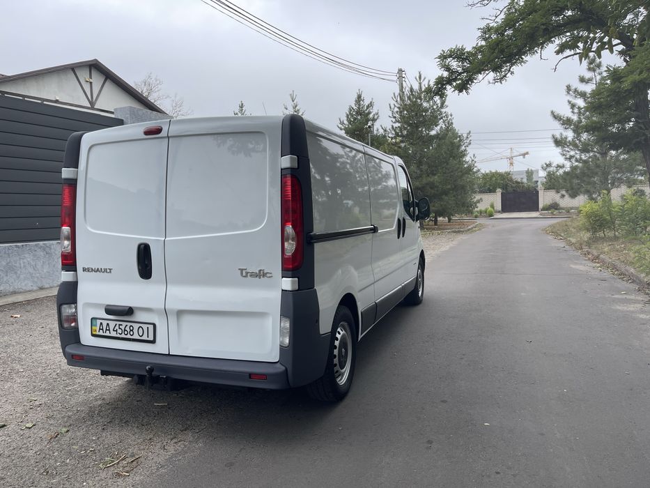 Renault Trafic 2008 года не крашеный