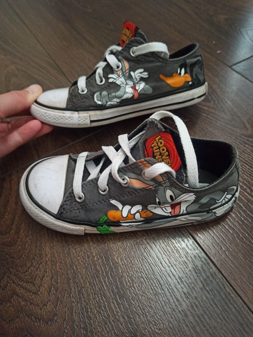 Converse Looney Tunes