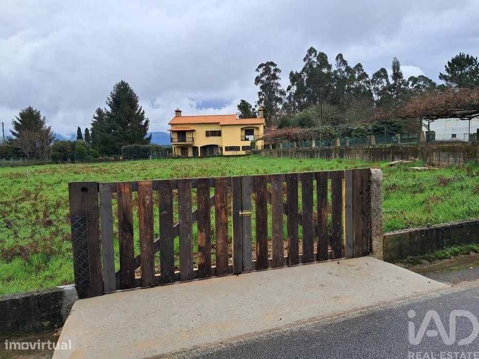Terreno em Campos e Vila Meã de 1214,00 m2