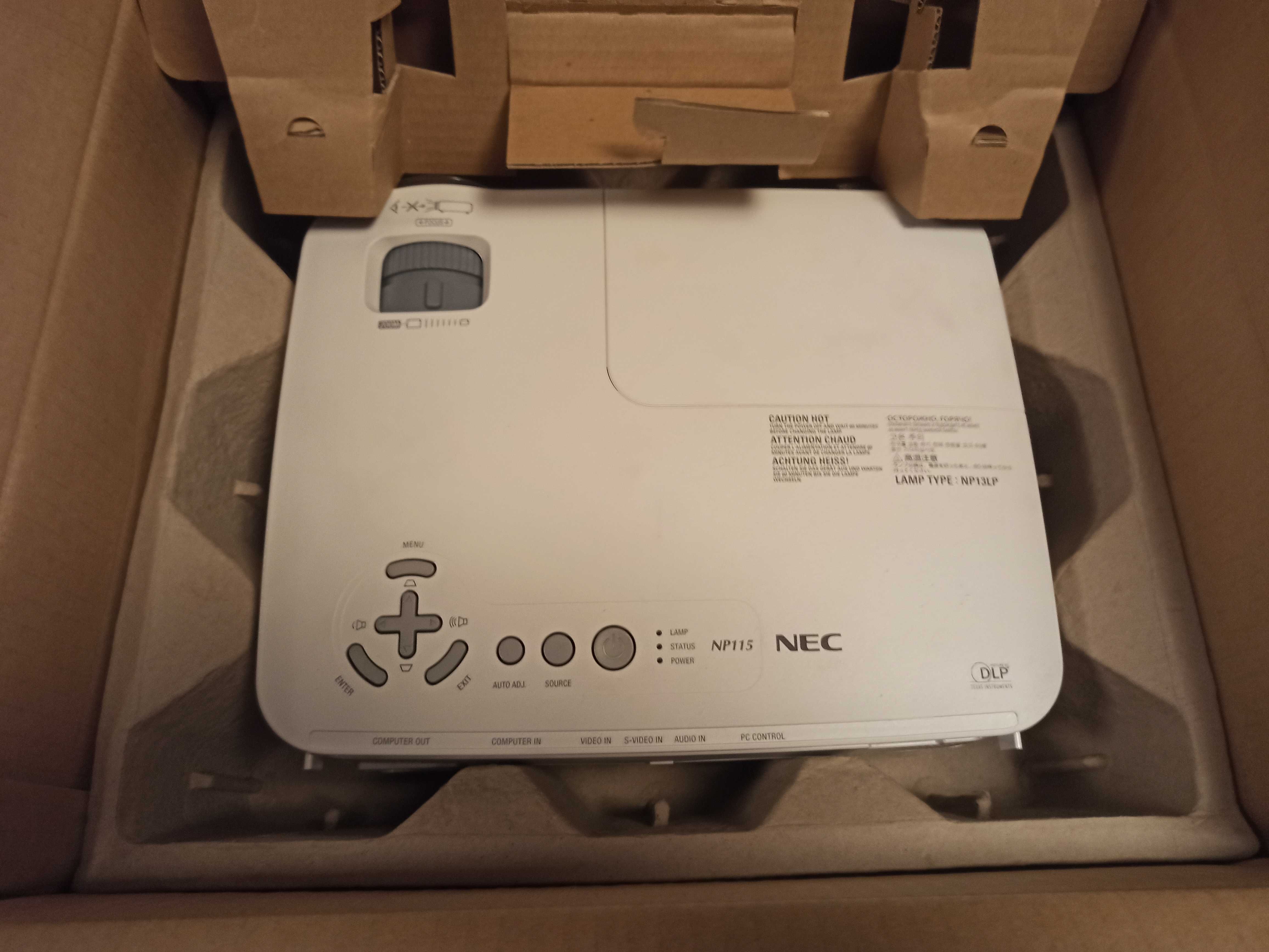 Projektor NEC NP115