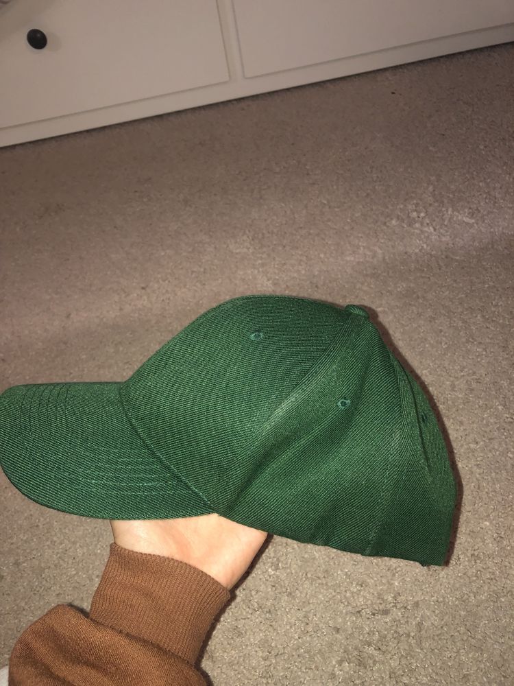 nowa czapka z daszkiem ciemno zielona