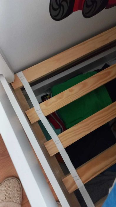 łóżko dziecięce z samohodem