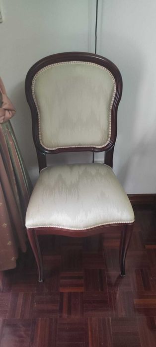 Cadeiras estofadas em optimo estado