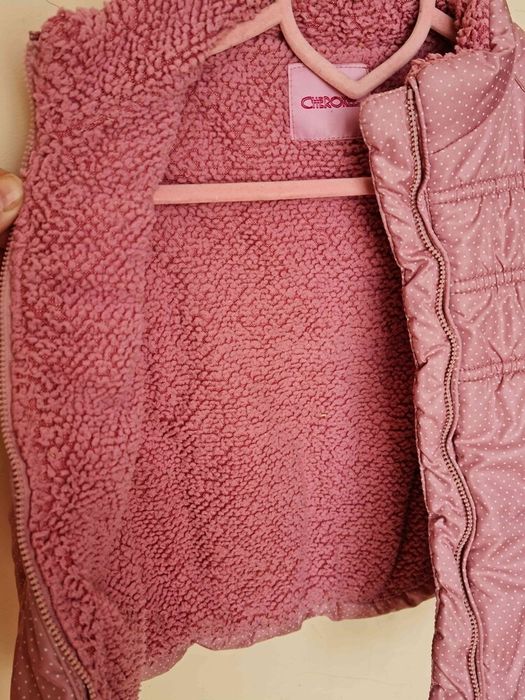 Чудова жилетка на дівчинку 4-5 р.