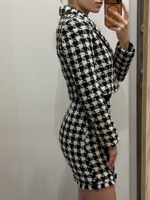 Костюм з спідниці та укороченого піджака