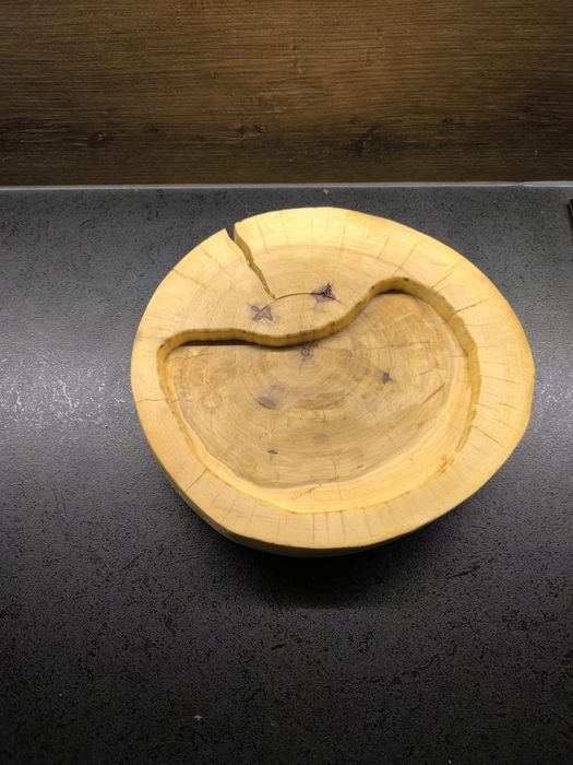 Drewniana misa na orzeszki – ręcznie wykonana