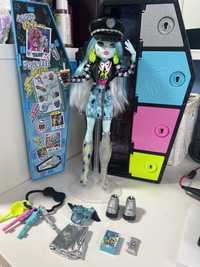 Lalka Monster High Frankie Straszysekrety 1