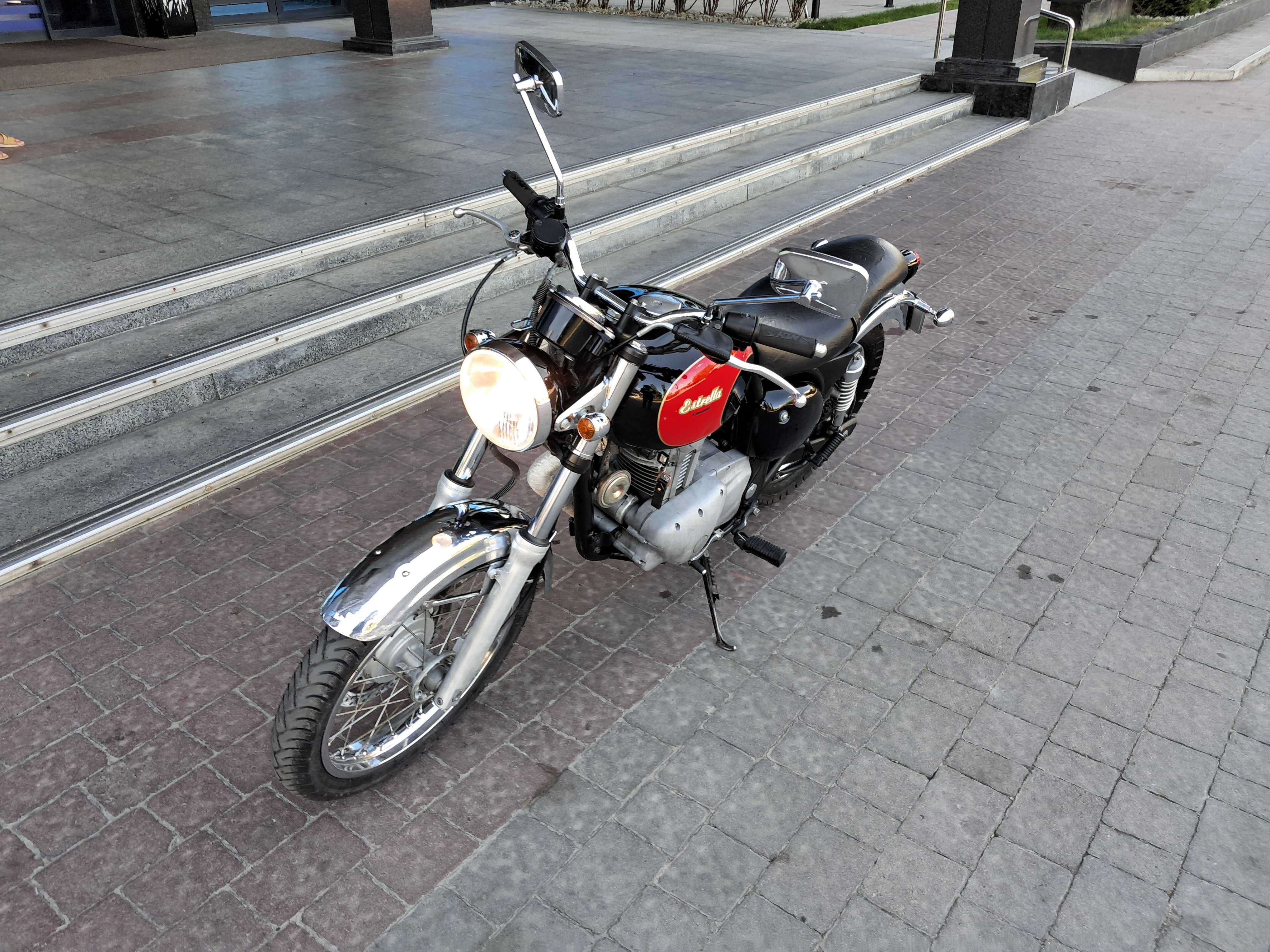 Продаю мотоцикл Kawasaki Estrella 250