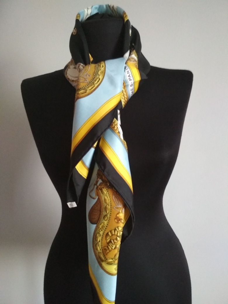 Шикарный коллекционный шелковый платок от Hermes.
