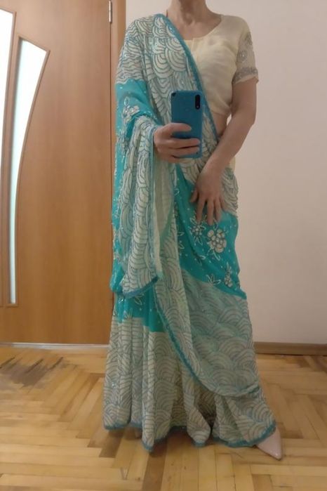 Дивовижні комплекти, сарі і чолі, індійське  вбрання