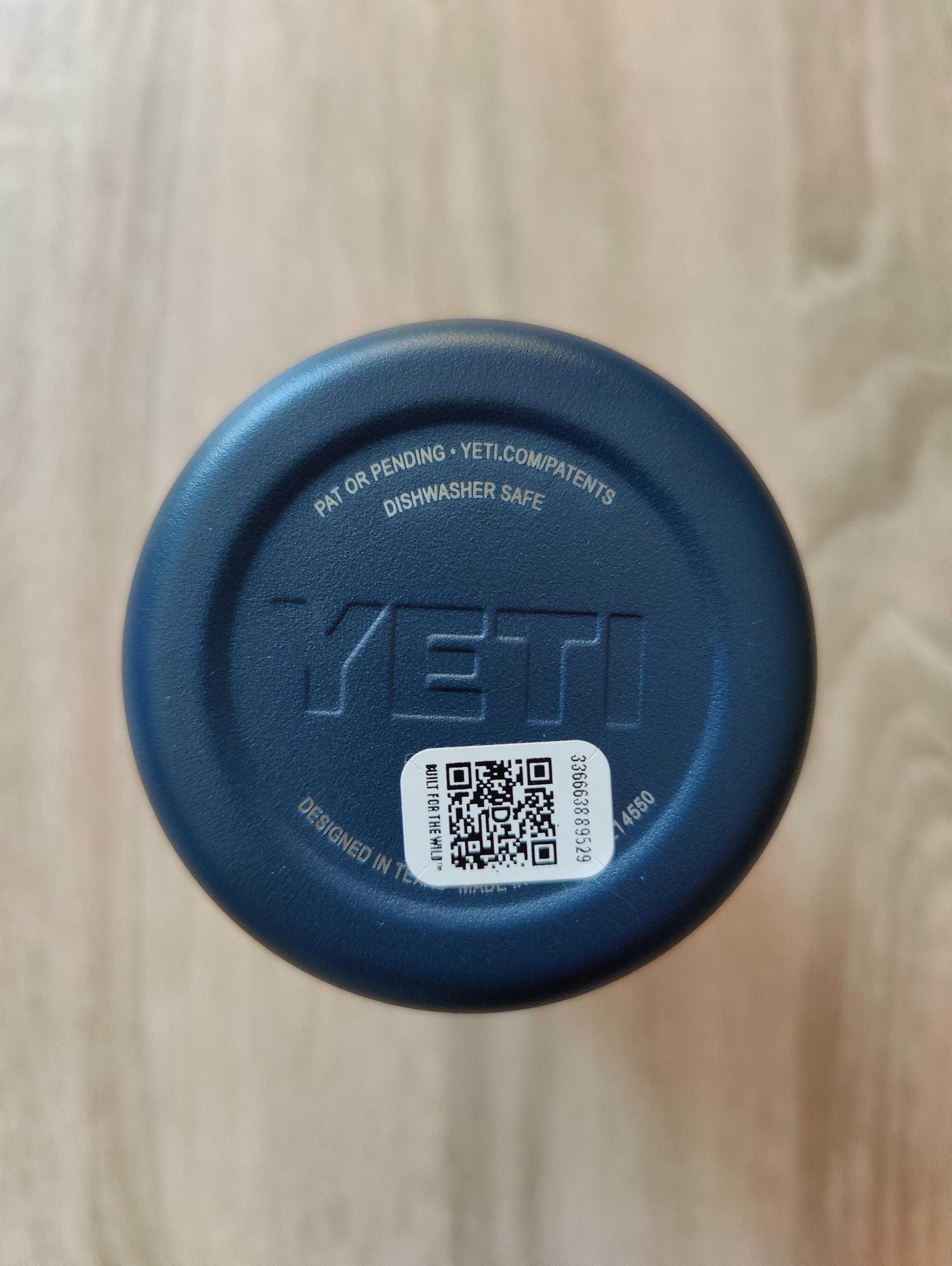 YETI Rambler 330 ml Cooler termos do puszek 0.33l