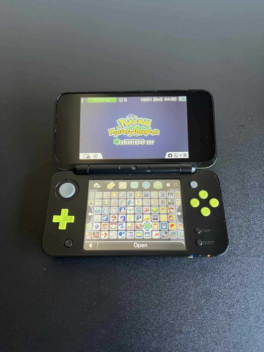 New Nintendo 2DS XL Preta/Verde com 100+ Jogos