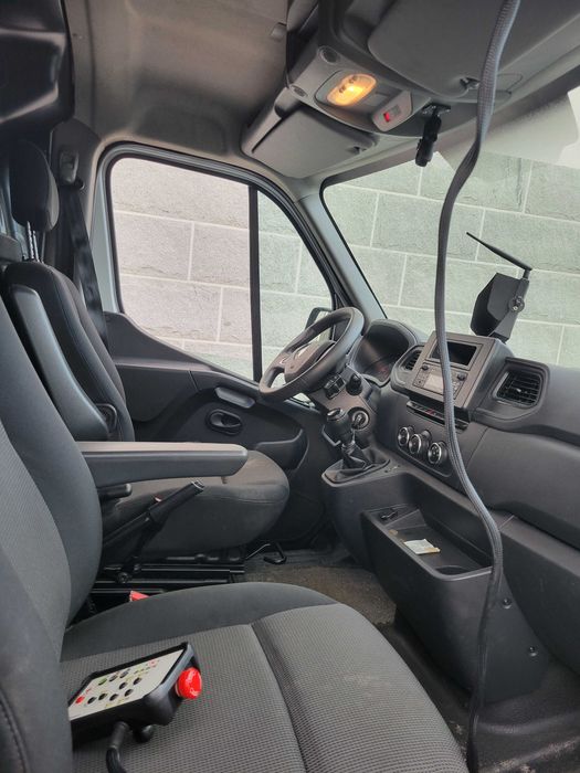 Renault master com grua cesta