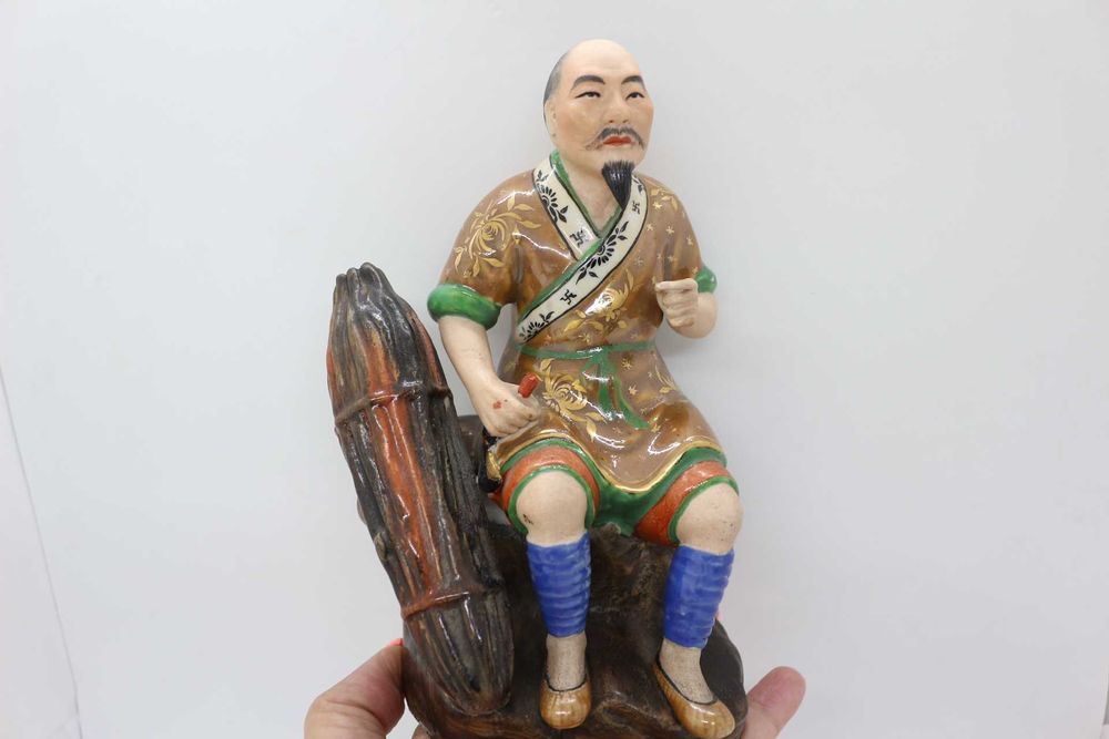 Escultura em Porcelana Chinesa Pintada Mão 18 cm
