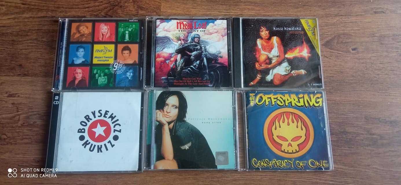 Sześć płyt CD oryginalnych.