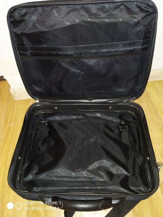 Сумка для ноутбука с рёбрами жёсткости.