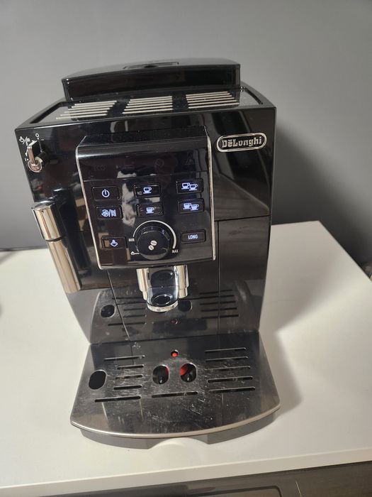 Automatyczny ekspres ciśnieniowy De'Longhi ze spieniaczem