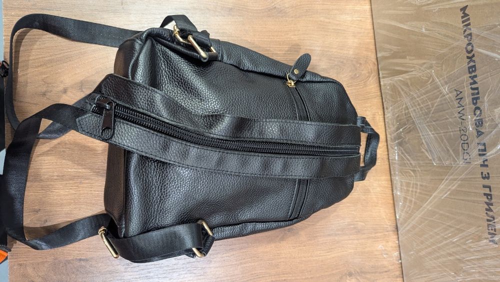 Жіночий шкіряний рюкзак Keizer K1315-black.