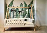 Drewniane łóżko dziecięce lewitujące ze stelażem i materacem