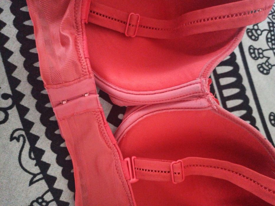 Жіночий бюстгальтер