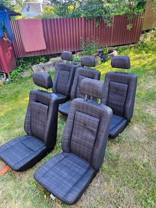 Продаємо Сидіння Крісло Сідушку для трактора комбайна машини для буса.