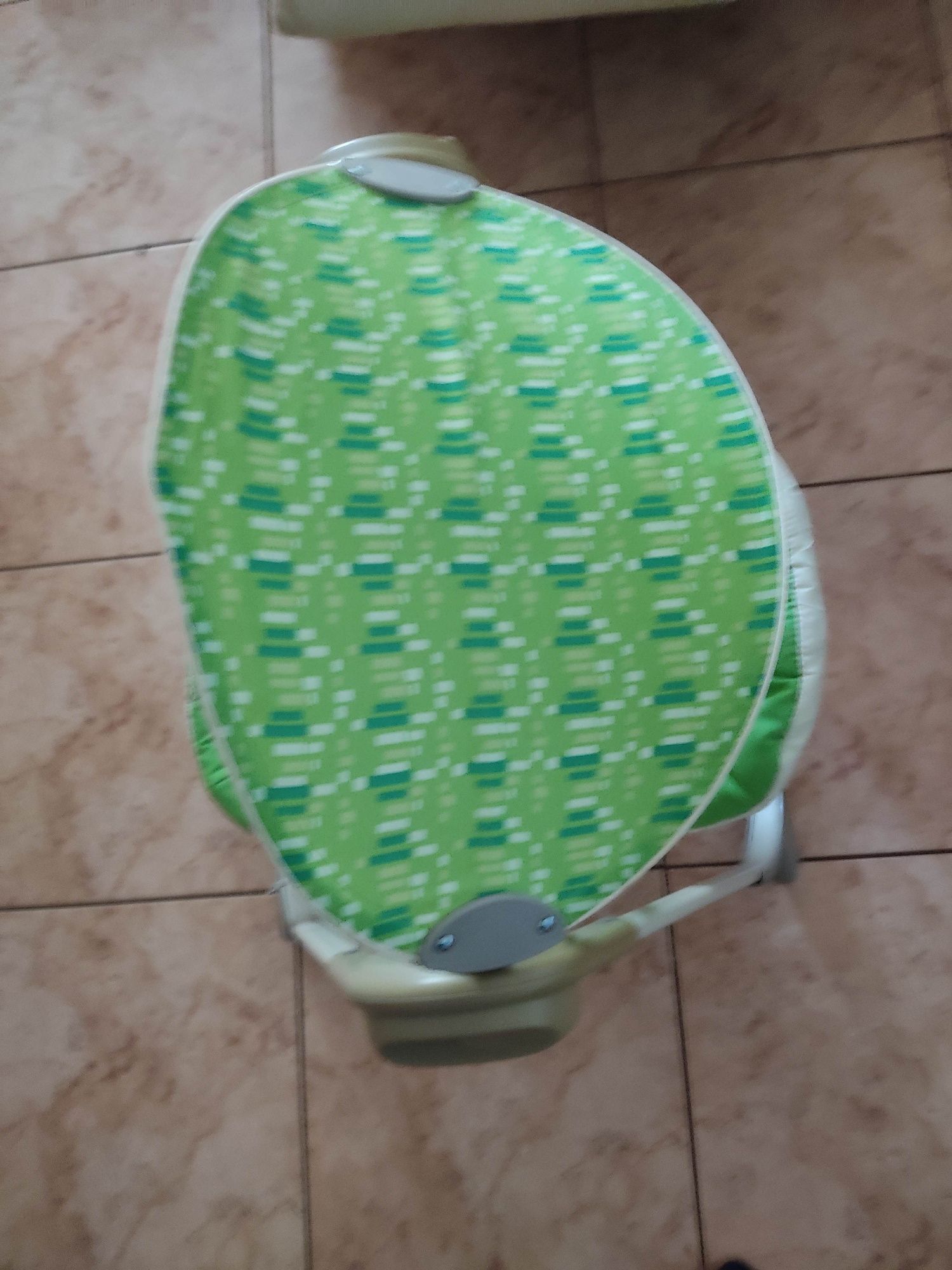 Cadeira de baloiço com música