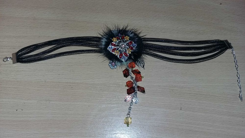 Кольє у вигляді брошки