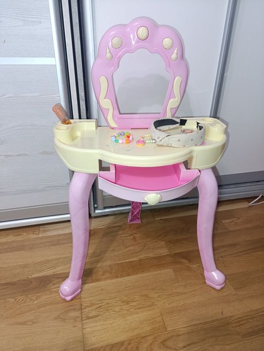 Столик дитячий, трюмо, столик для косметики