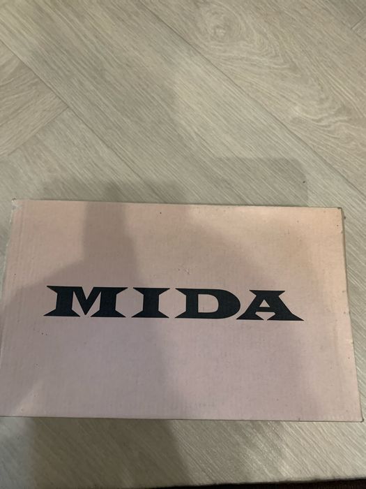 Продам туфлі MIDA