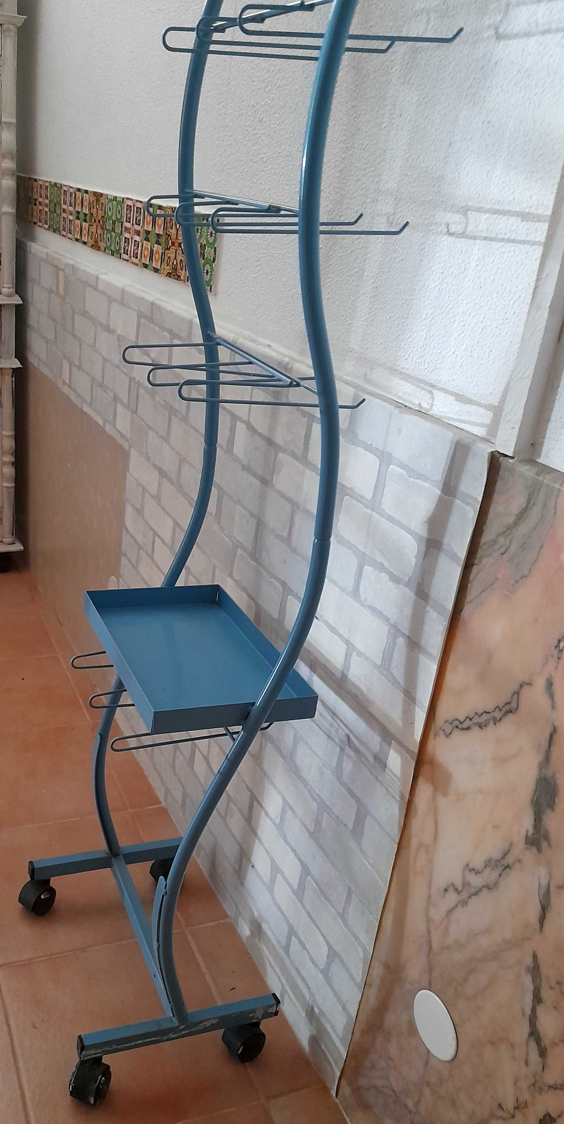 Expositor azul para Loja, brindes, escritório em ferro, com rodas