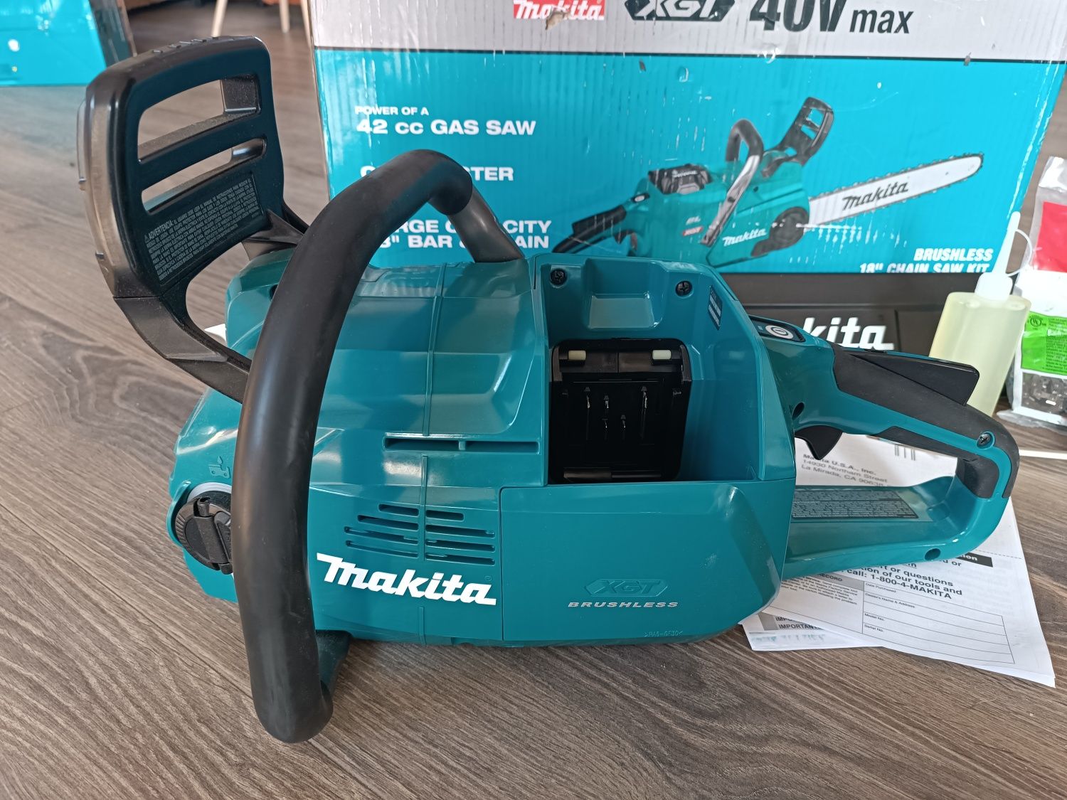 Акумуляторна ланцюгова пила Makita GCU06. XGT 40v.MAX.