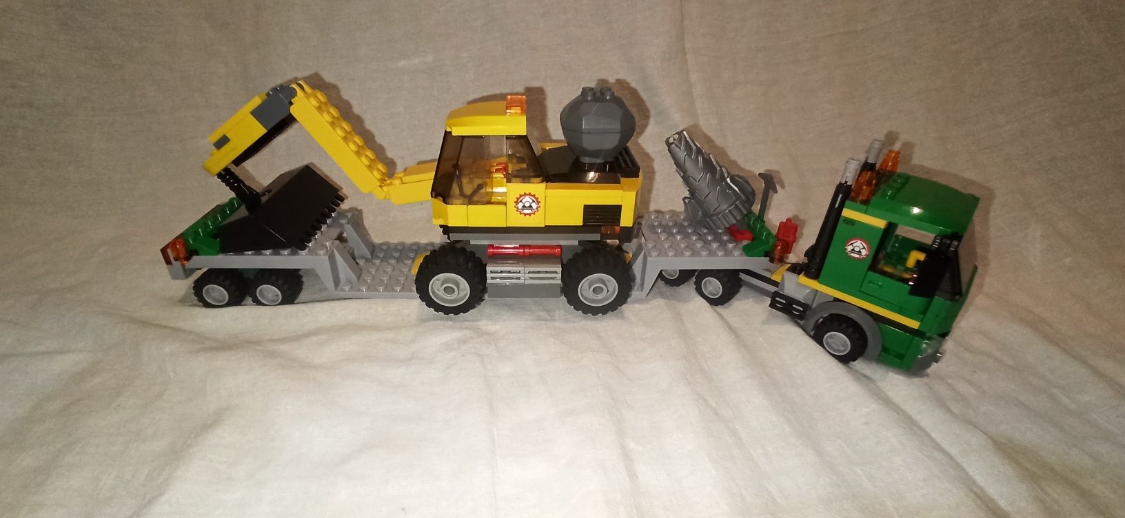 Lego City - 4203  Koparka z transporterem