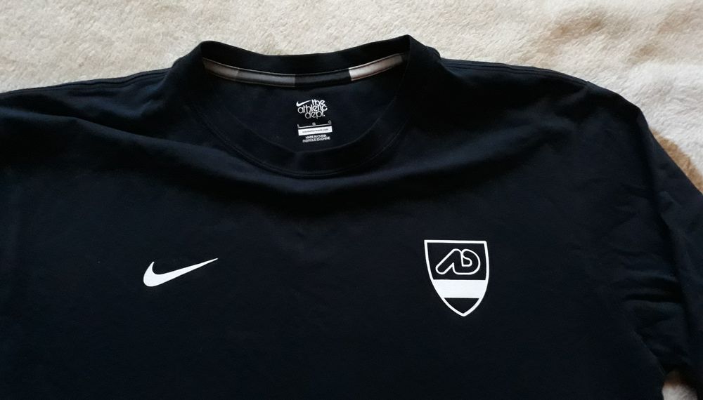 bluzka nike joga bonito tv juventus stussy patta ellesse kappa nfl mlb