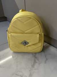 Рюкзак жовтого кольору