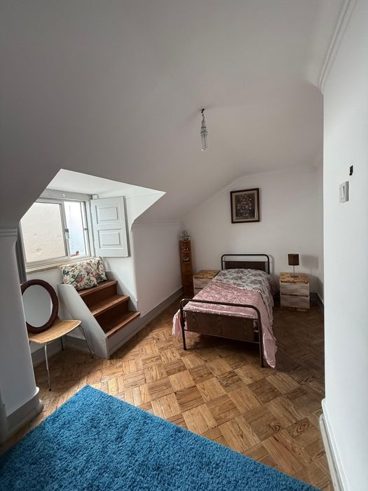 Aluguel de quarto próximo da estação de Algés