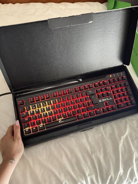 Headset Razer e teclado mecânico