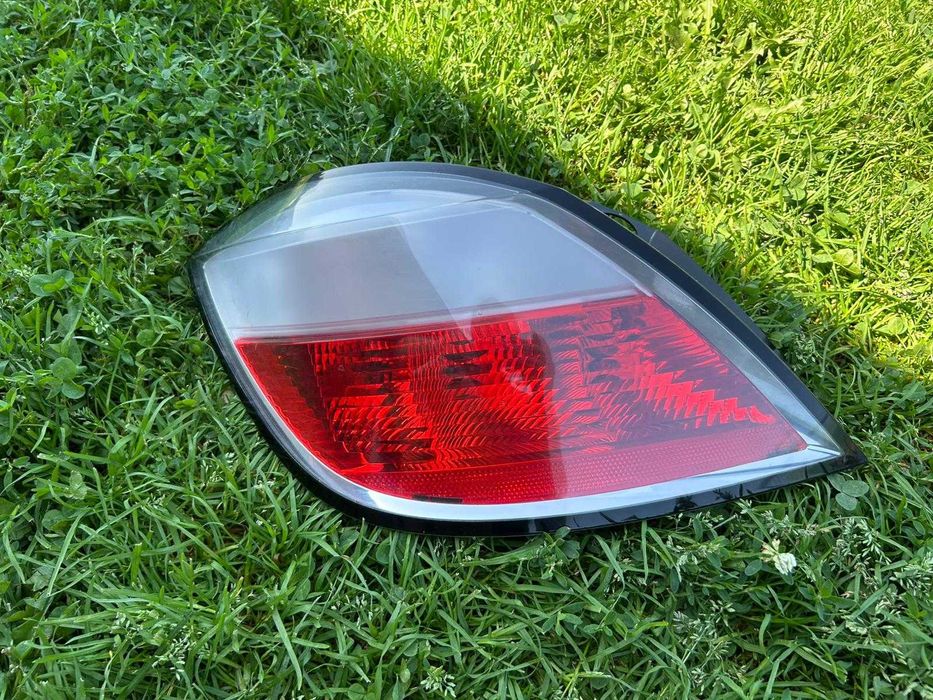 Lampa tylna prawa lewa komplet Opel Astra H