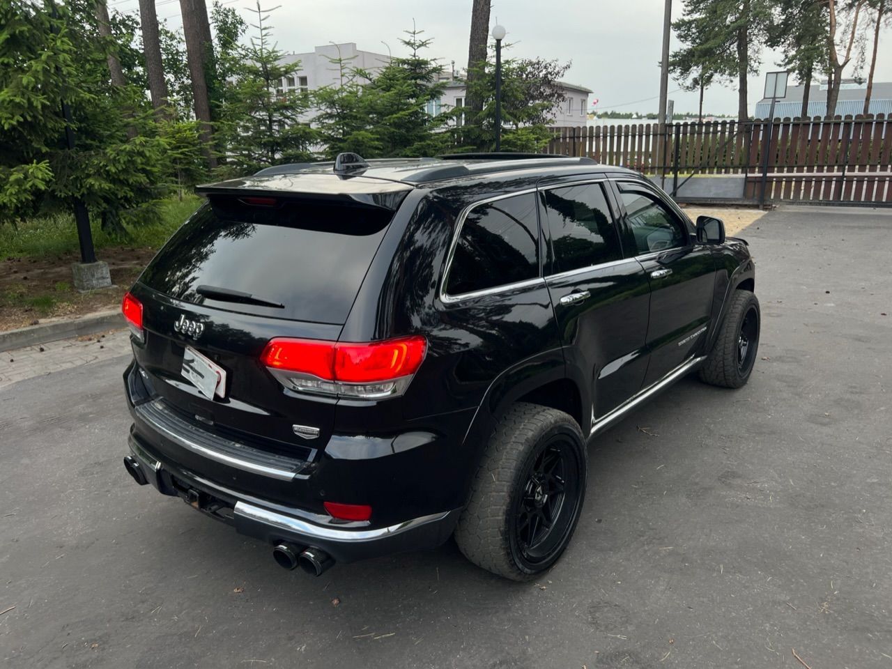 Jeep Grand Cherokee Summit 5.7 Hemi z USA już w kraju