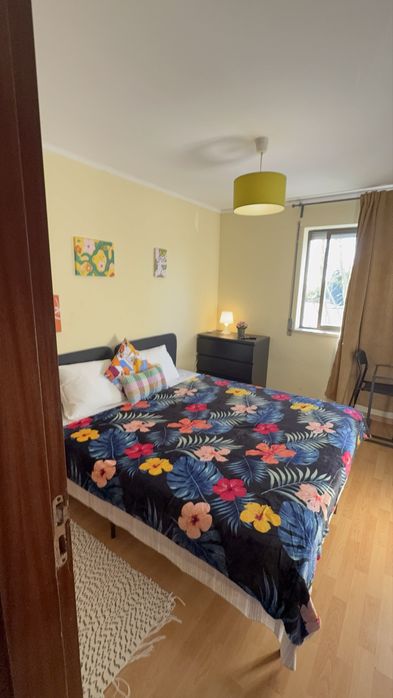 Quarto para casal em Queluz