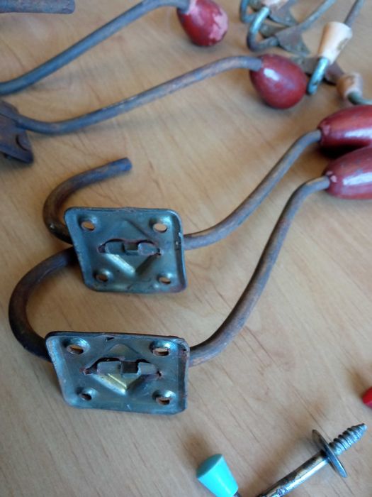 Stare wieszaki. Stare wieszaki.