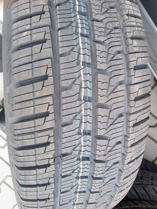 Koła wielosezonowe Renault Trafic Vivaro 215/65R16c Continental Jak No