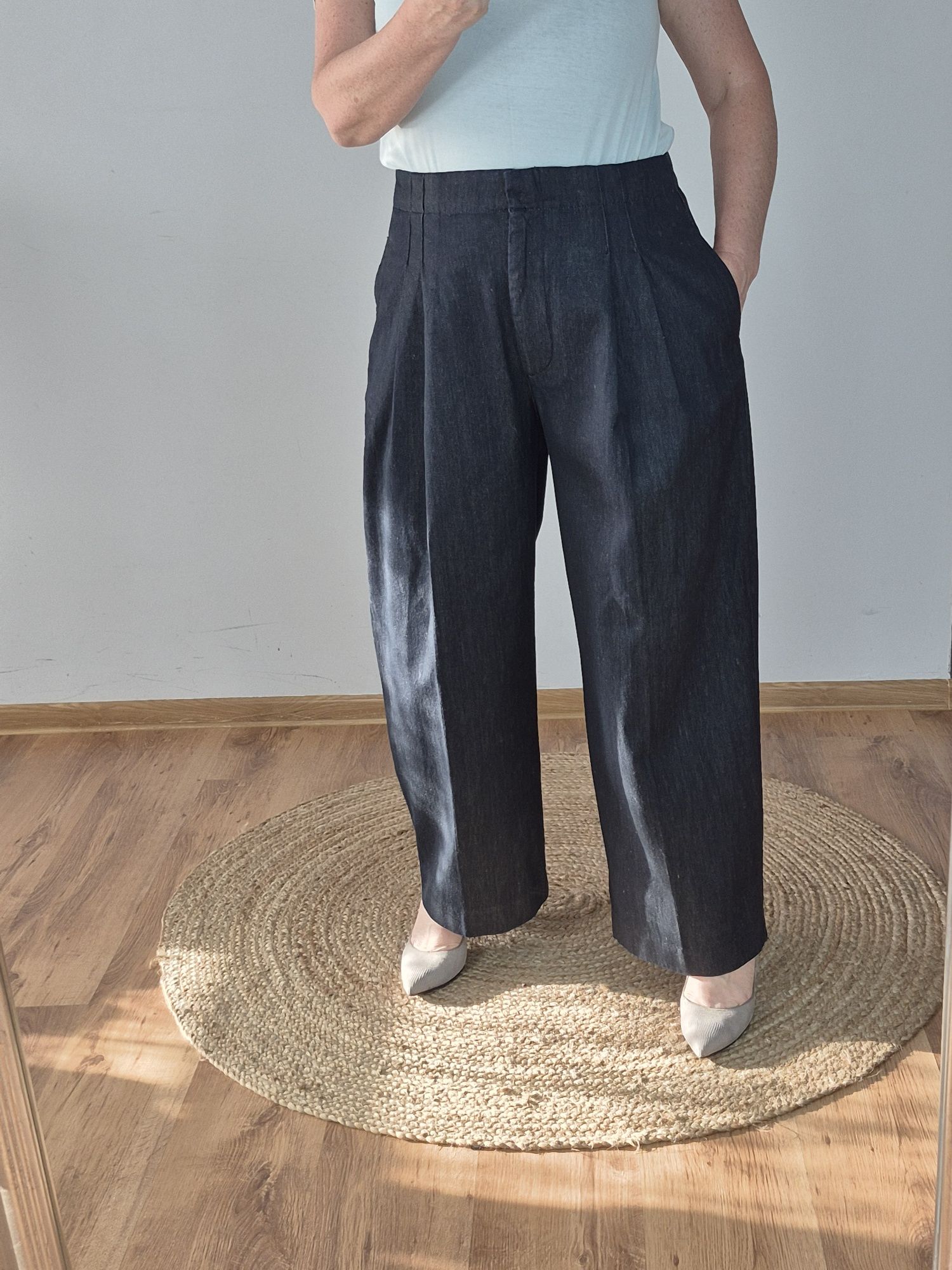 Granatowe spodnie Zara Tapered Pleated Pant z zakładkami nowe z metką