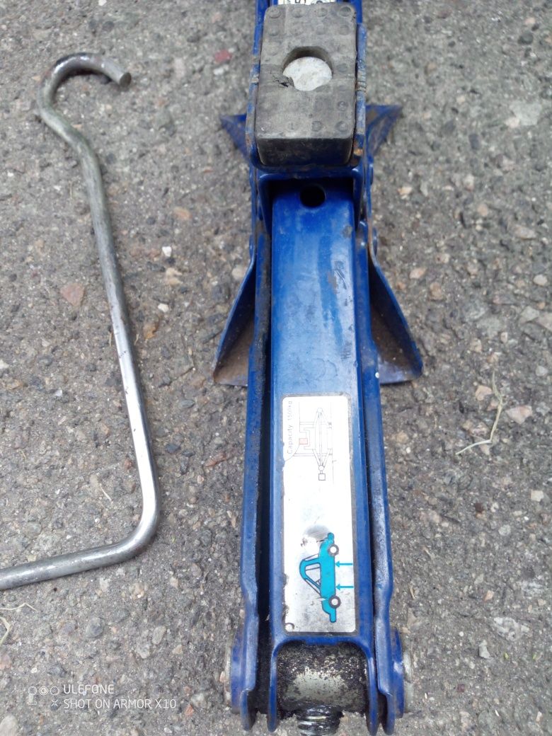 Домкрад  1.5 тонны
