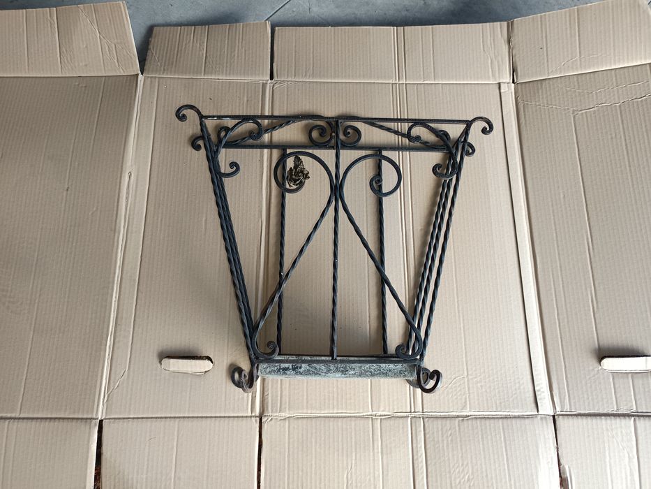 Chapeleiras e bengaleiros antigos