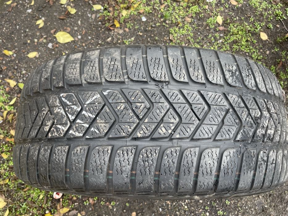 Зимова резина 255/40 r19