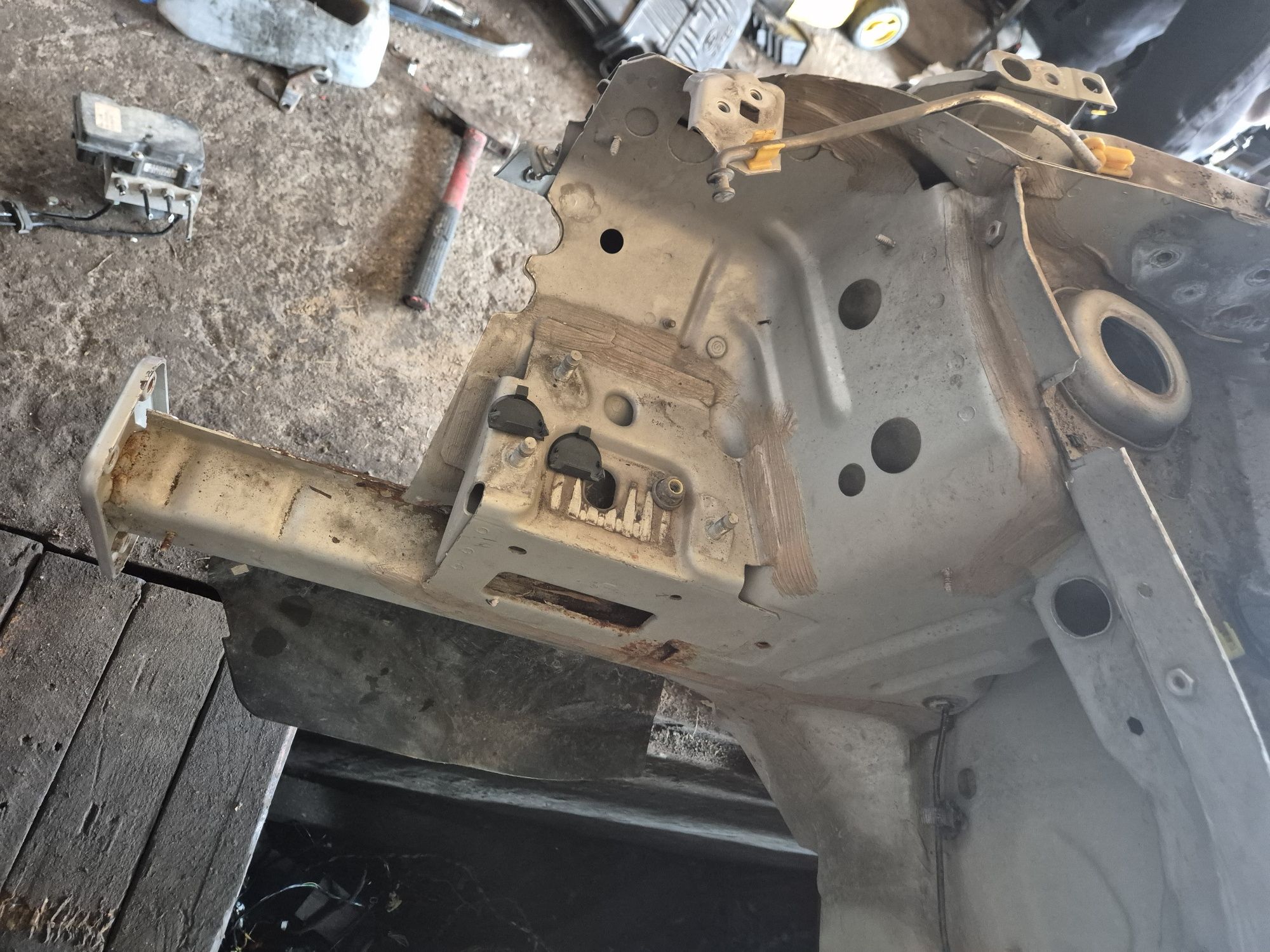 błotnik tylny podłużnica wanna pas ford Ka kl M0 D9 19