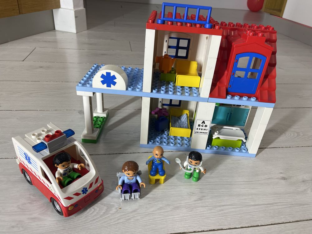 Duzy zrataw Lego Duplo 5695 szpital (sygnaly swietlne)