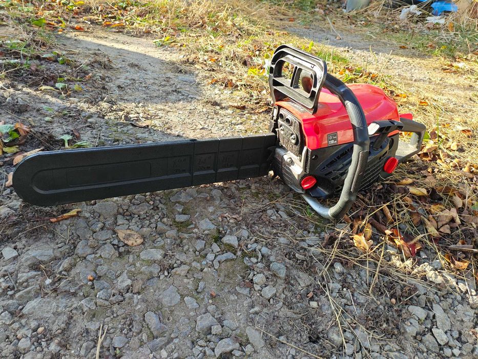 Бензинова ланцюгова пила