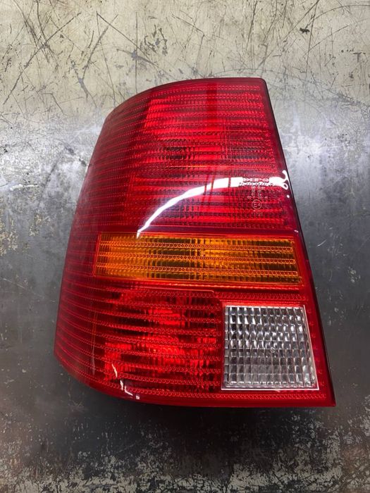 Задній ліхтар vw bora/golf 4 variant
