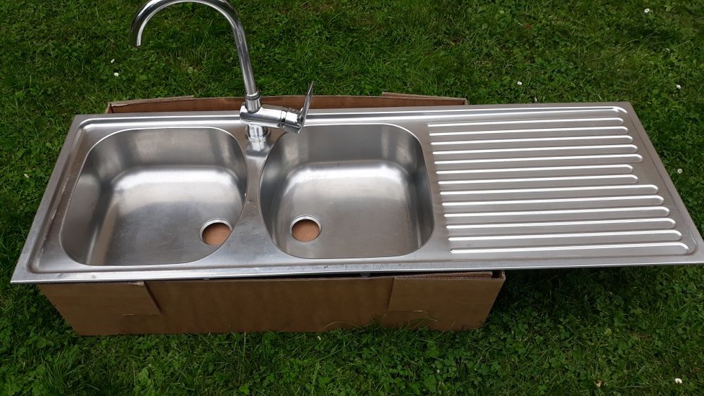 Zlewozmywak nablatowy dwukomorowy  że stali nierdzewnej